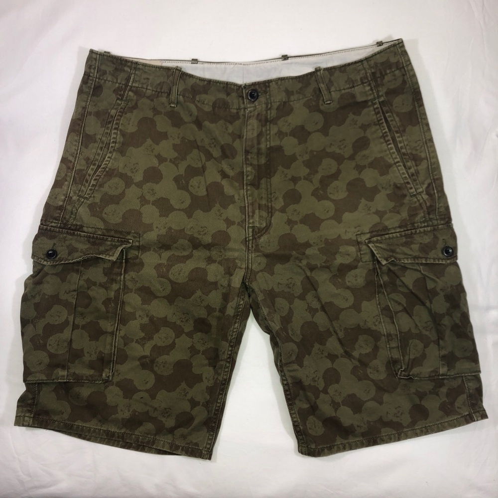 Levi’s Green Camo Cargo Shorts Size M
